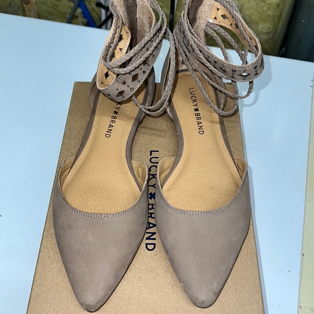 Lucky Brand Flat Closed Pointed Toe Strappy Ankle Shoes Brown Zipper 8 LK-MADOZ